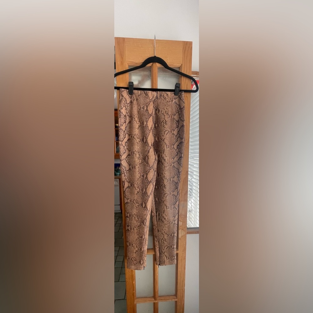 Faux snakeskin stretch leggings NWOT